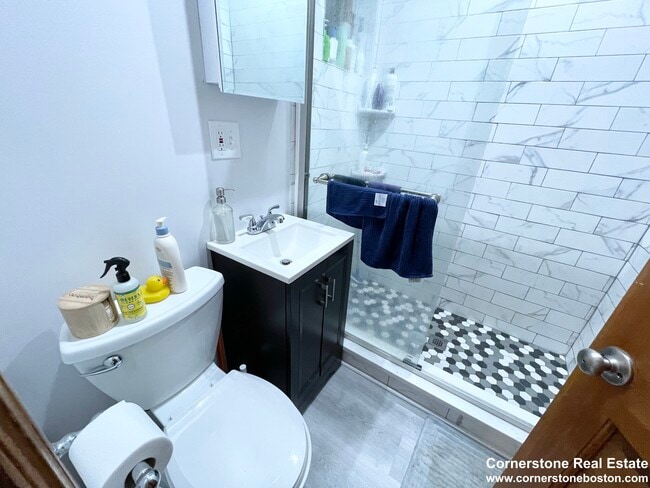 616 Columbus Ave, Unit 4 in Boston, MA - Foto de edificio - Building Photo