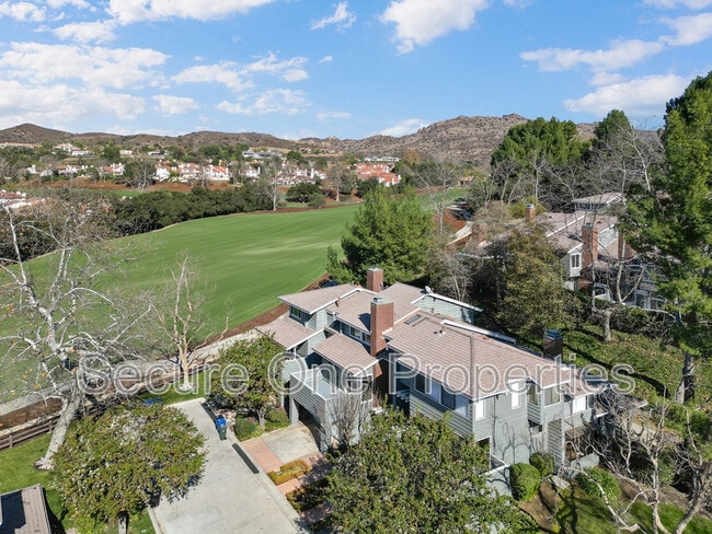 4671 Club View Dr in Westlake Village, CA - Building Photo - Building Photo