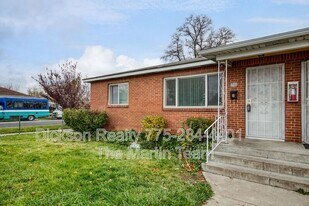 240 18th St in Sparks, NV - Building Photo