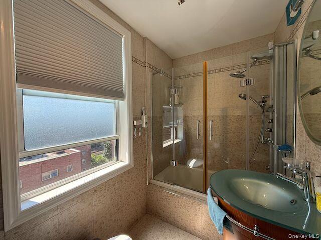 7337 Austin St in Queens, NY - Building Photo - Building Photo