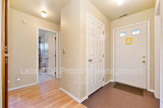 8235 N Village Dr in Hayden, ID - Foto de edificio - Building Photo