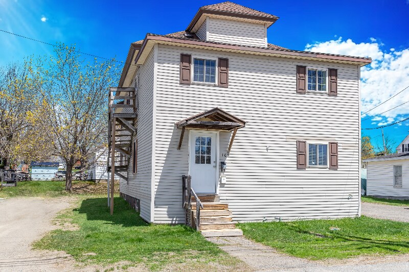 109 Main St, Unit 1 in East Millinocket, ME - Foto de edificio