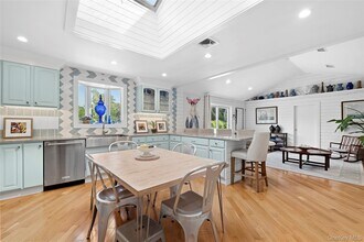 38 Liberty St in Westhampton Beach, NY - Building Photo - Building Photo