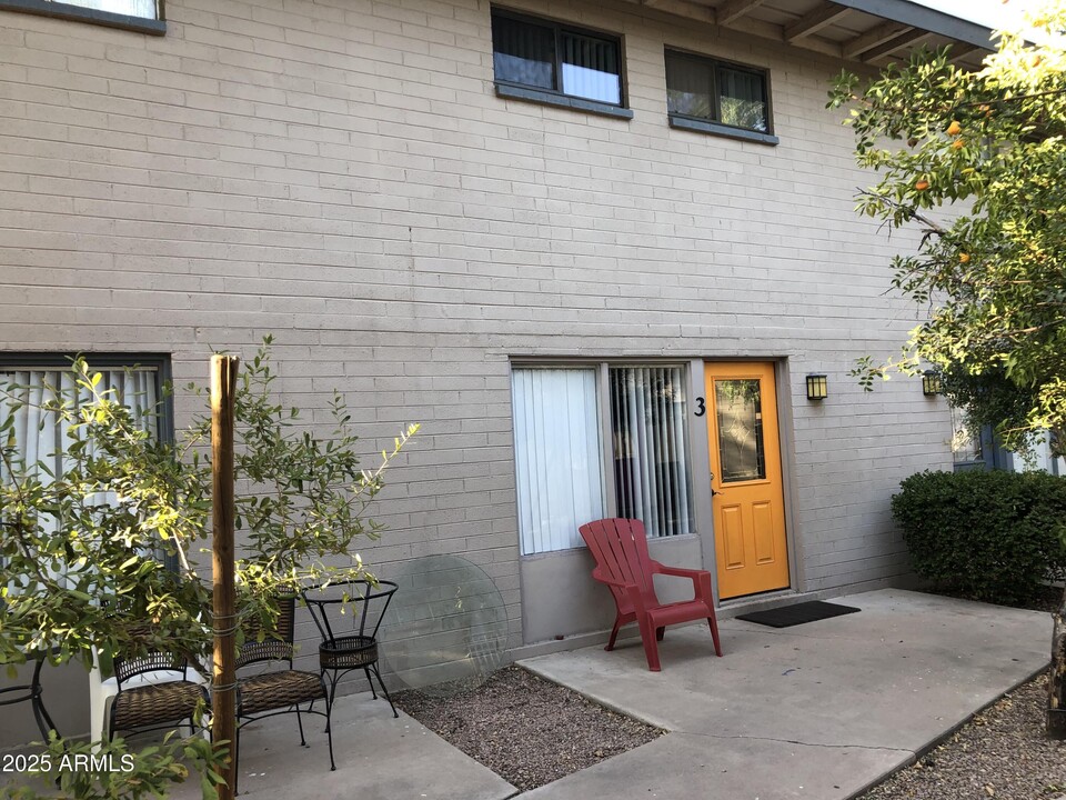 2015 S Granada Dr in Tempe, AZ - Building Photo