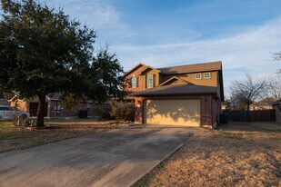 404 Grisham Dr in Hutto, TX - Building Photo