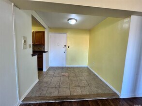 34-20 Parsons Blvd, Unit 5 in Queens, NY - Building Photo - Building Photo