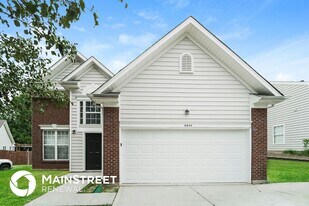 6046 Shining Oak Ln in Charlotte, NC - Building Photo