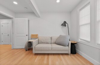 118 Spring St, Unit 1 in Watertown, MA - Building Photo - Building Photo
