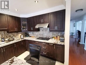 1300 Wesson Ct in Mississauga, ON - Building Photo - Building Photo