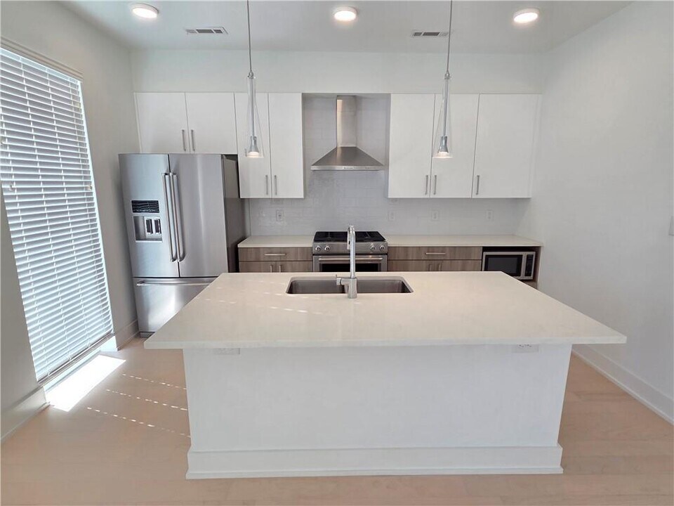 775 Juniper St NE in Atlanta, GA - Building Photo