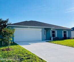 348 Frederick St SW in Palm Bay, FL - Building Photo - Building Photo