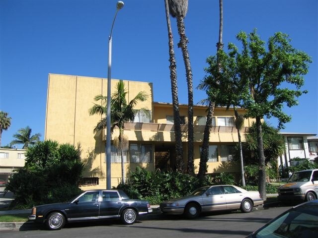 3861 Potomac Ave in Los Angeles, CA - Building Photo