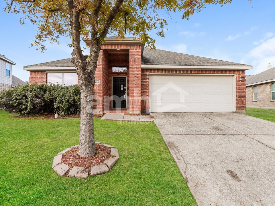 2024 Shady Glen Trail in Princeton, TX - Foto de edificio