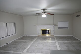 25323 Orchard Lake Rd in Farmington Hills, MI - Foto de edificio - Building Photo