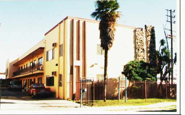 7234-7236 Milwood Ave in Canoga Park, CA - Building Photo - Building Photo