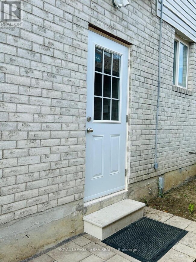 1120 Leslie Dr in Innisfil, ON - Building Photo - Building Photo