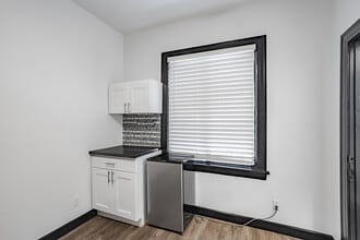 St. Moritz Apartments LLC in Los Angeles, CA - Foto de edificio - Interior Photo