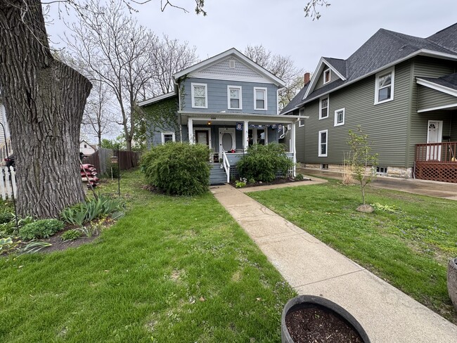 property at 159 N 4th St