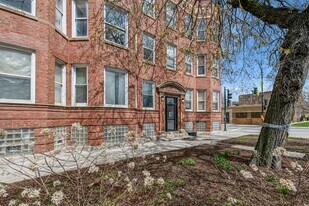 310 N Kedzie Ave in Chicago, IL - Building Photo