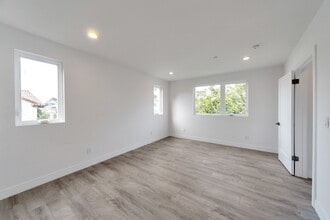 7108 Ramsgate Ave in Los Angeles, CA - Building Photo - Building Photo