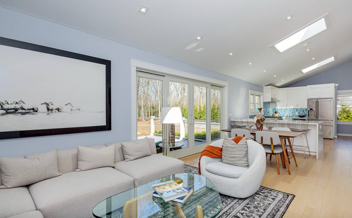 30 Hampton Ct in Bridgehampton, NY - Building Photo