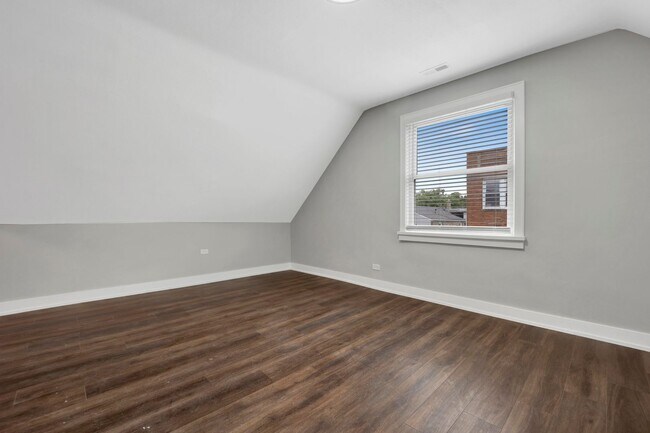 3040 W Medill Ave in Chicago, IL - Building Photo - Building Photo