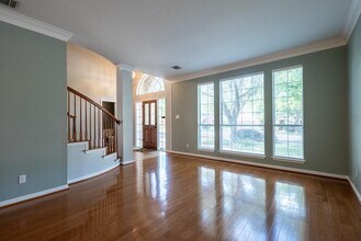 8901 Splitarrow Dr in Austin, TX - Building Photo - Building Photo