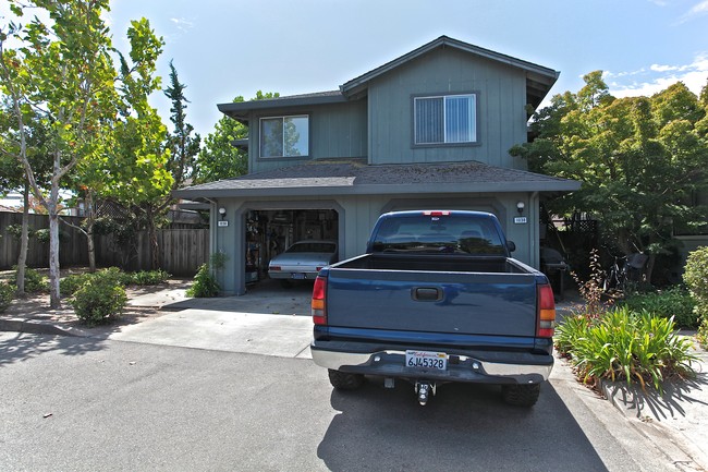 1036-1040 W 1st St in Sonoma, CA - Building Photo - Building Photo