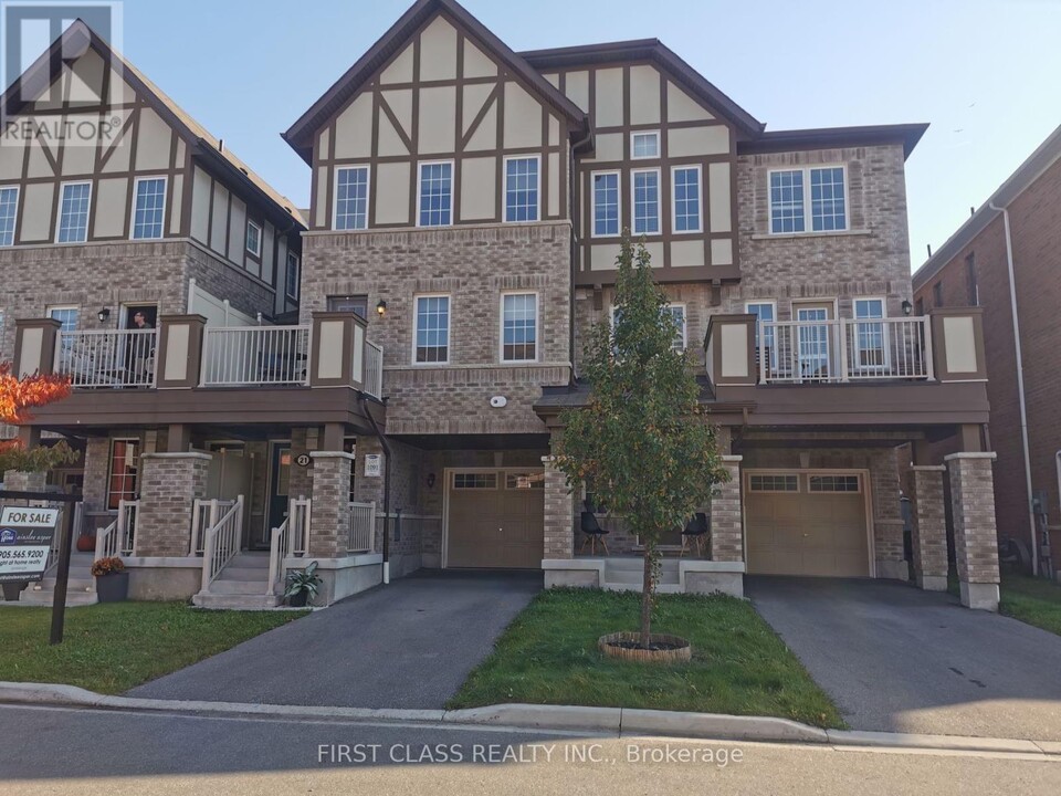 23 Bluegill Cres in Whitby, ON - Building Photo