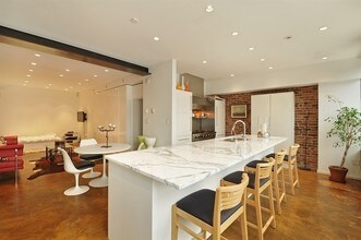 180 S 4th St in Brooklyn, NY - Foto de edificio - Interior Photo