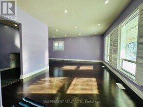 27 Mossbank Dr in Toronto, ON - Building Photo - Building Photo