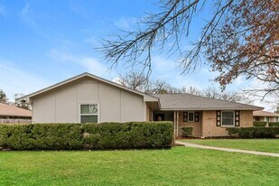 328 Bennett Cir in Desoto, TX - Building Photo