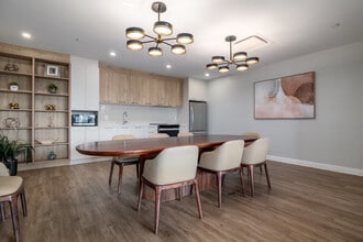 Urban West in Pointe-claire, QC - Building Photo - Interior Photo