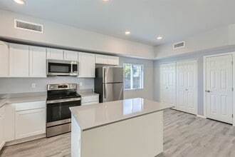 7010 N 80th Ave, Unit 2 BEDS 1 BATH in Glendale, AZ - Building Photo - Building Photo