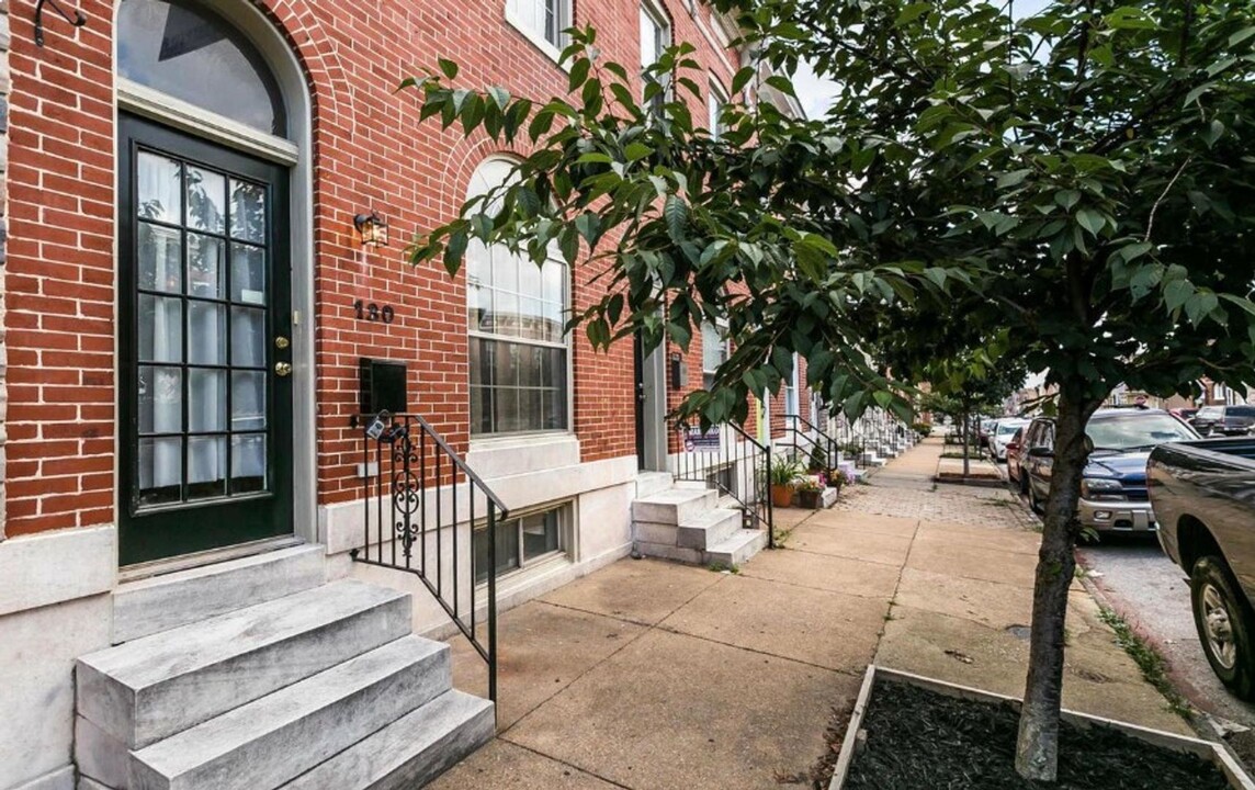 130 S East Ave in Baltimore, MD - Building Photo