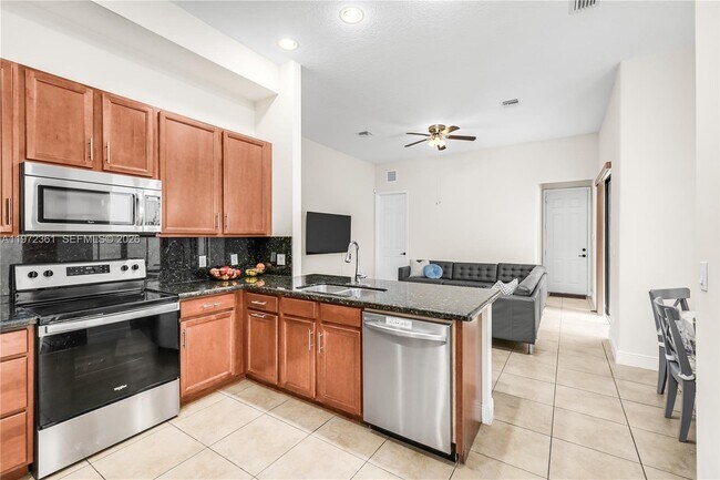 3700 NW 84th Way in Pembroke Pines, FL - Building Photo - Building Photo