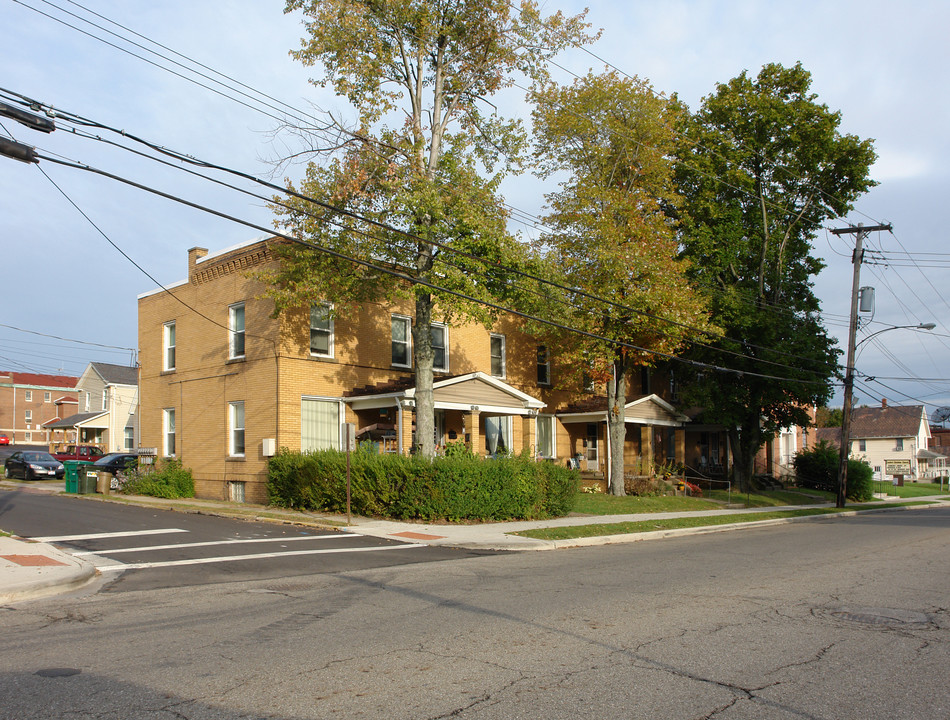 62 S Main St in Hubbard, OH - Foto de edificio