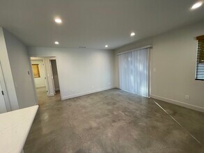 926 Tupelo Wood Ct, Unit B in Thousand Oaks, CA - Foto de edificio - Building Photo