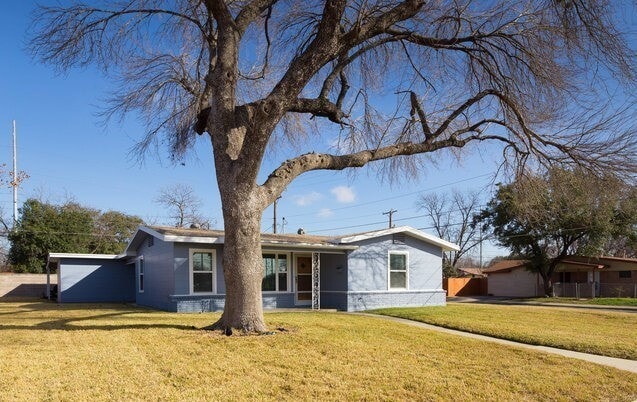 303 Schmeltzer Ln in San Antonio, TX - Building Photo - Building Photo