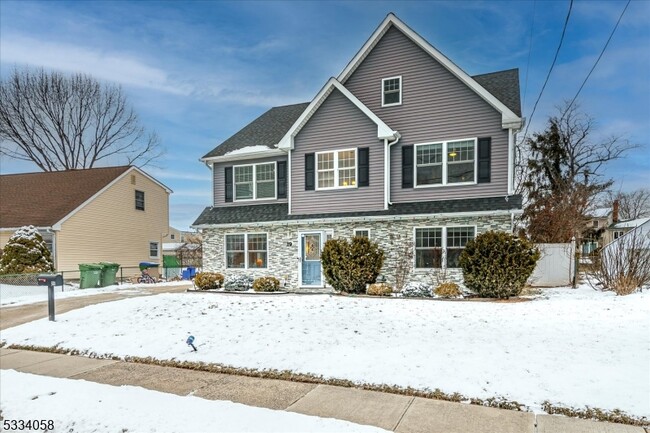 19 Caldwell Rd in Edison, NJ - Foto de edificio - Building Photo