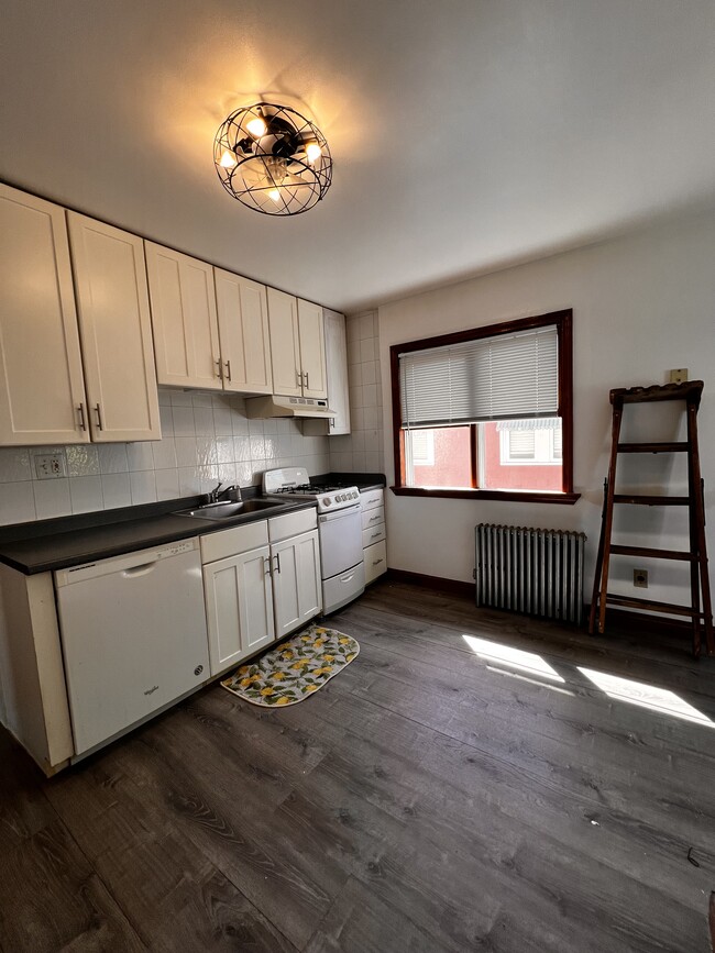 97 1st St, Unit 2 in Medford, MA - Foto de edificio - Building Photo
