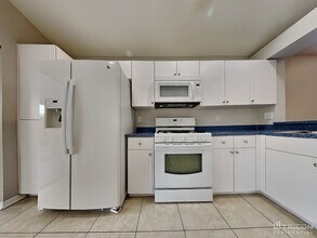 24633 Laurel Ridge Dr in Lutz, FL - Building Photo - Building Photo