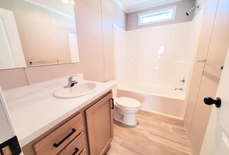 9270 Windjammer Dr in Fair Haven, MI - Foto de edificio - Building Photo