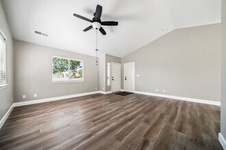 855 Montcrest Dr in Redding, CA - Building Photo - Building Photo