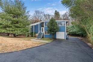 22 Balmoral Cres in White Plains, NY - Building Photo