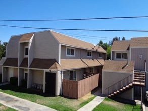 165 E Jackson St in Rialto, CA - Foto de edificio - Building Photo