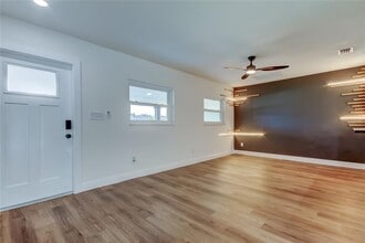 8722 Elmwood Ln in Tampa, FL - Building Photo - Building Photo