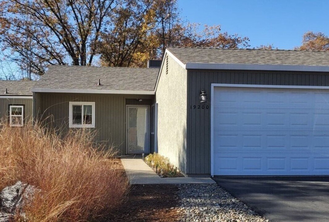 19200 Sunny Cir in Sonora, CA - Building Photo