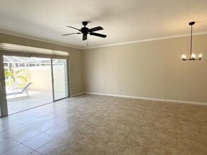 470 Capistrano Dr in Palm Beach Gardens, FL - Building Photo - Building Photo