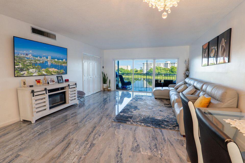 2801 N Palm Aire Dr in Pompano Beach, FL - Building Photo